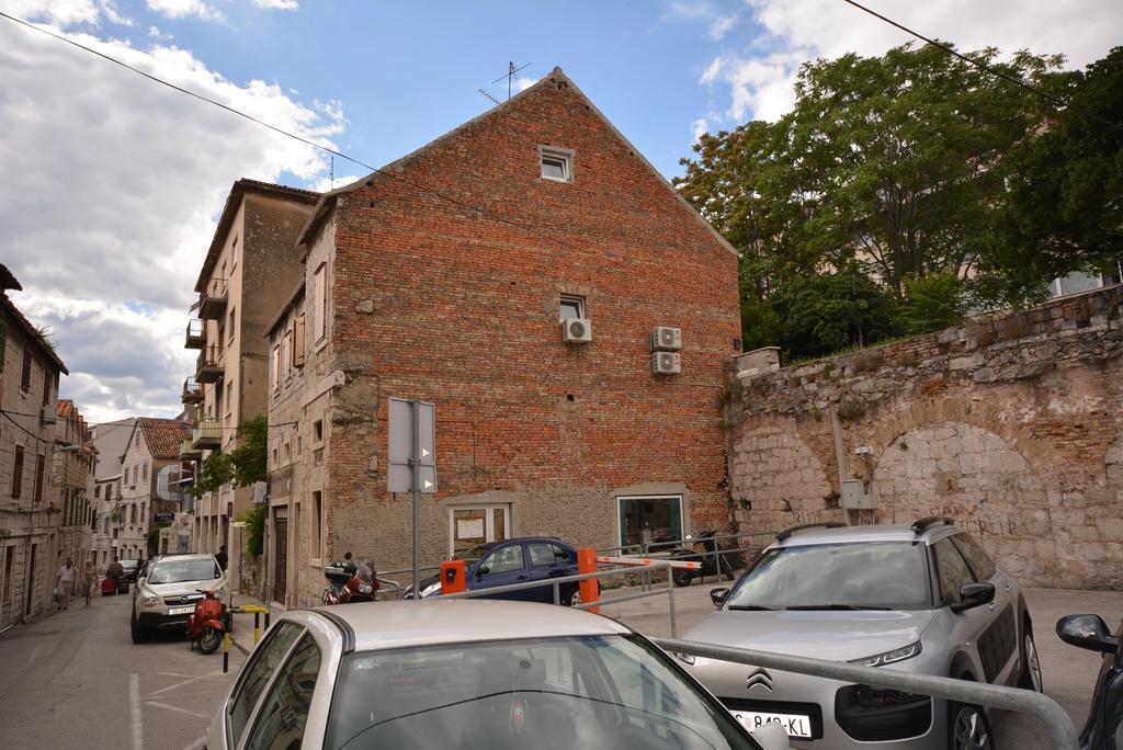 Апартаменты Petrova Attic Сплит Номер фото